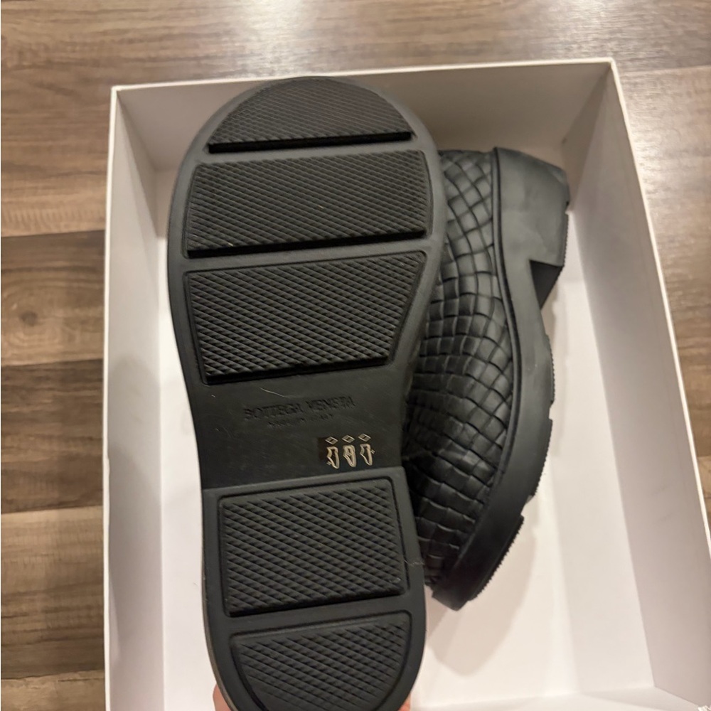 BOTTEGA Black Quilted Ankle Boots - Picture 4 of 6